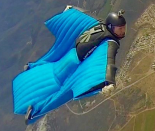 Oliver Nothen in his performance wingsuit Oliver Nothen